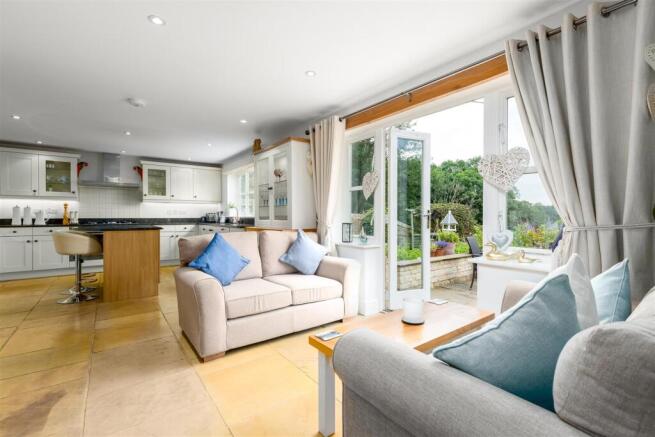 A fab, bright & airy kitchen