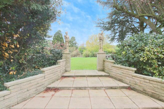4 bed Detached Bungalow for sale Image 2