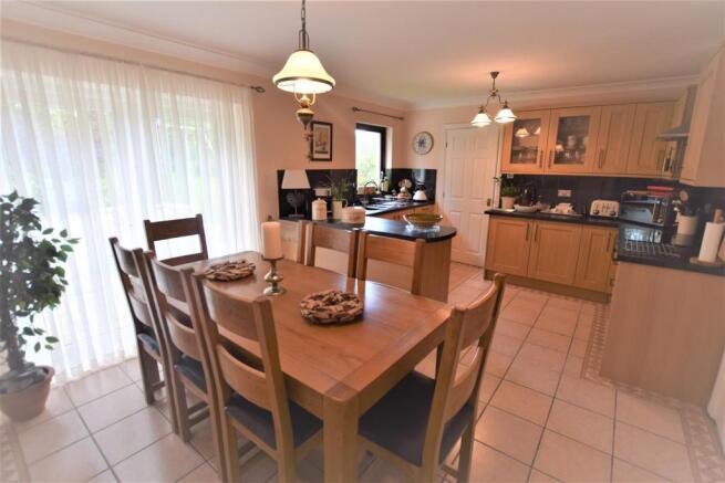KITCHEN/DINER