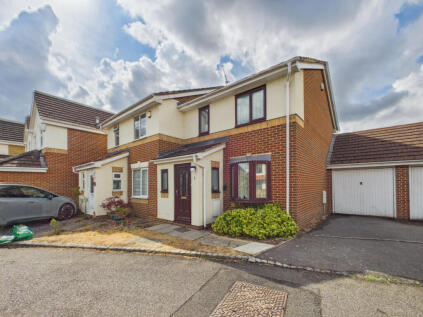 Triumph Close, Woodley, RG5 4AQ