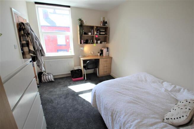 4 bed Terraced to rent Image 7