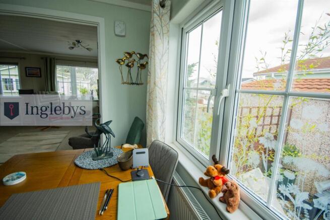 2 bed Park Home for sale Image 9