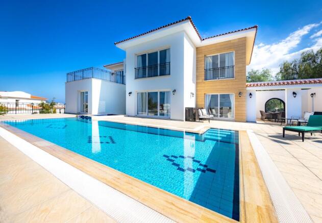 Stunning 5 bedroom Jagaranda Villa Image 9999 3