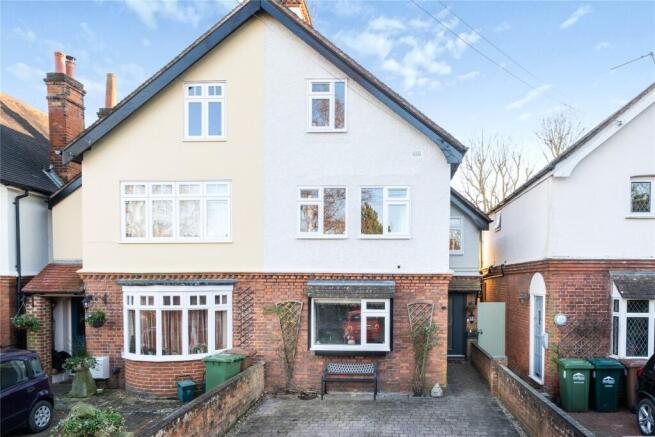 Vicarage Lane, Laleham, Surrey, TW18 photo 4