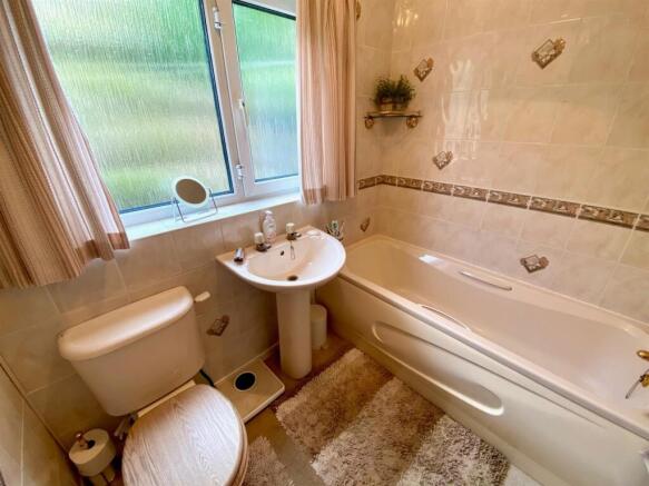 2 bed Detached for sale Image 8