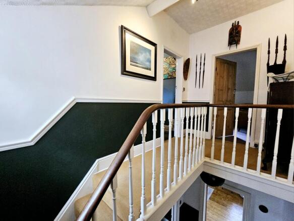 4 bed Semi-Detached for sale Image 10