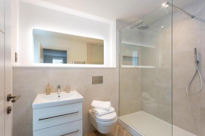 2 bed Apartment for sale Image 11