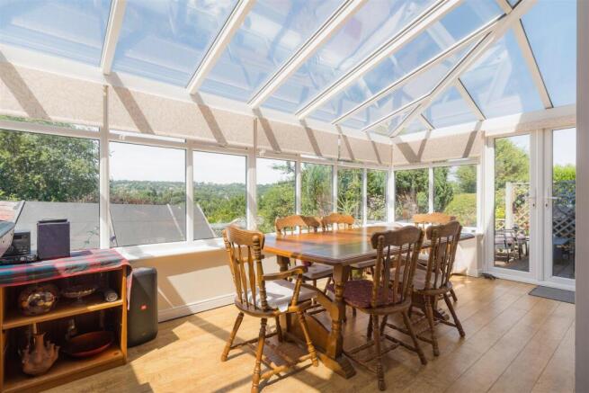 4 bed Semi-Detached for sale Image 11