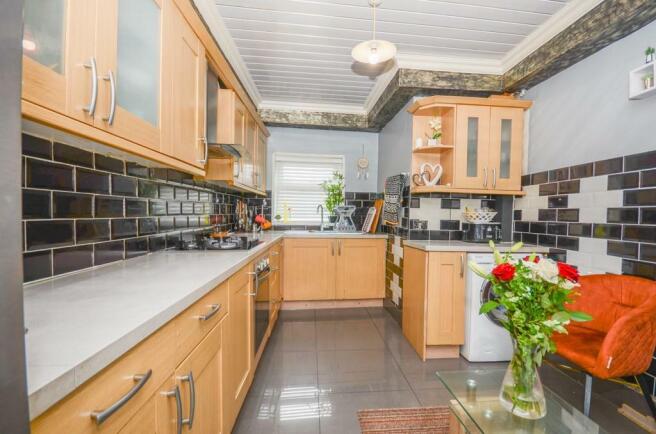 Kitchen pic 3.jpg