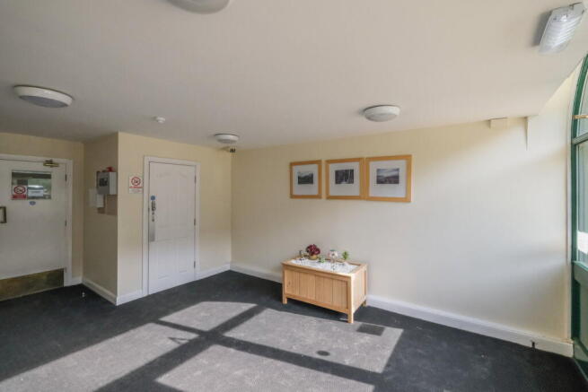 2 bed Flat for sale Image 8