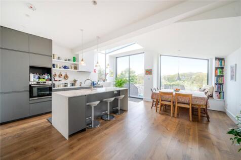 Bidwell Gardens, London, N11