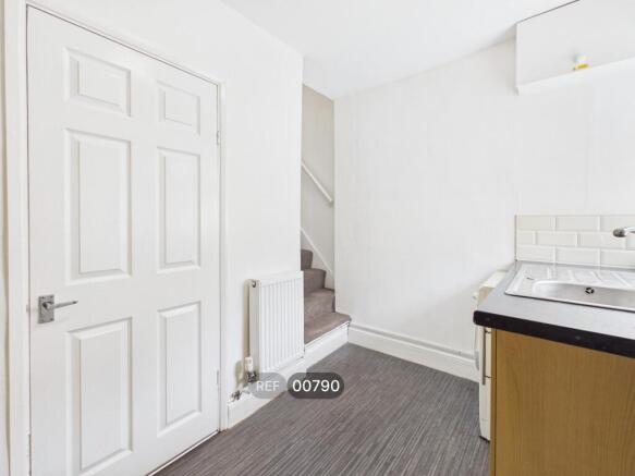 2 bed Terraced to rent Image 4