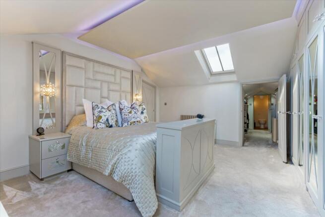 5 bed Detached for sale Image 10