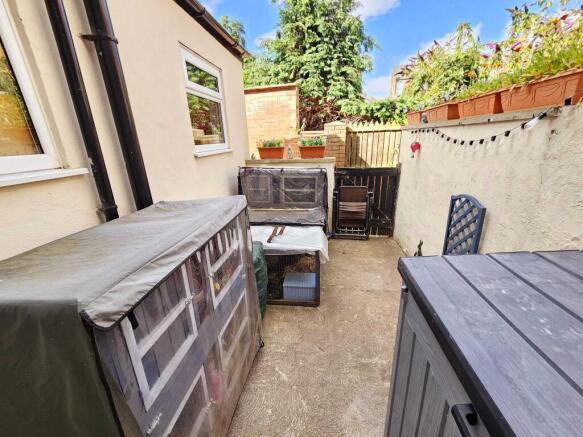 3 bed Terraced for sale Image 12
