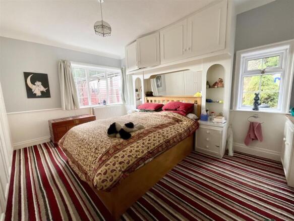 4 bed House for sale Image 8