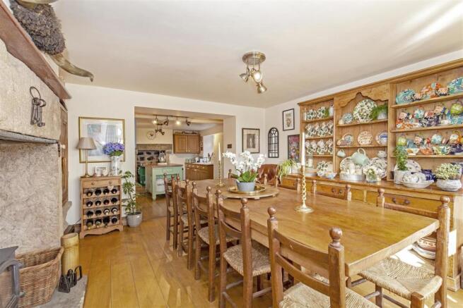 Dining Room-3.jpg