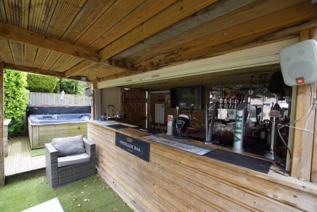 21. Bar.JPG
