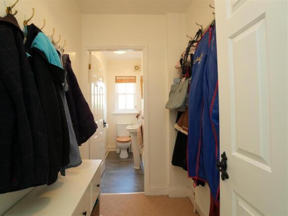 5 bed Detached for sale Image 11