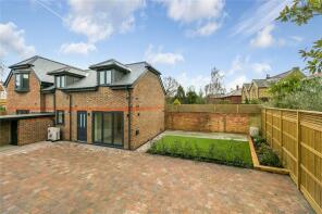59c, Acacia Road, Hampton TW12 3DP