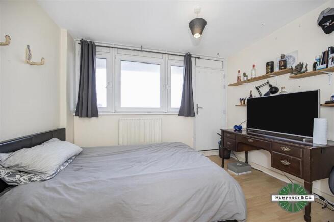 Flat 84, Granard House, Bradstock Road -001.jpg