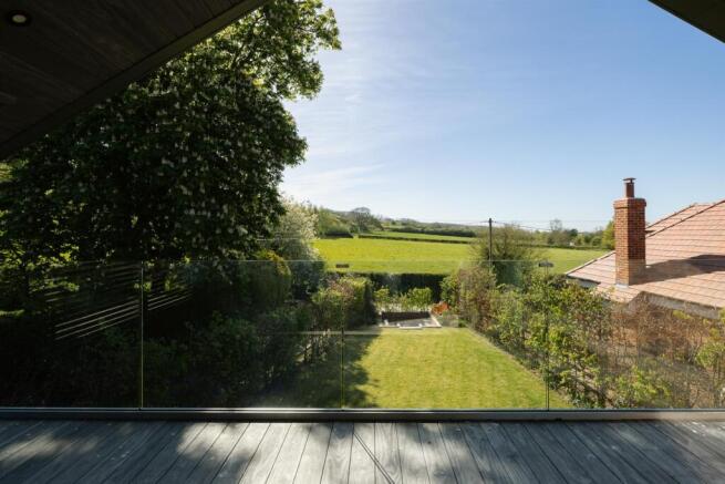 4 bed House for sale Image 11