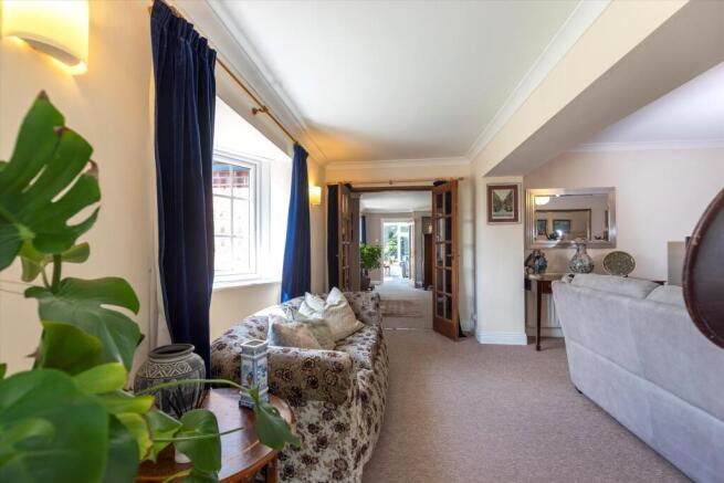 5 bed Detached for sale Image 10