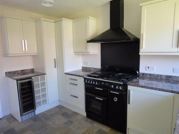 3 bed Detached to rent Image 4