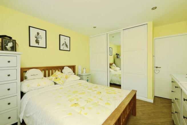 4 bed Detached Bungalow for sale Image 11