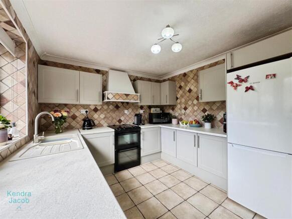 3 bed Detached for sale Image 4