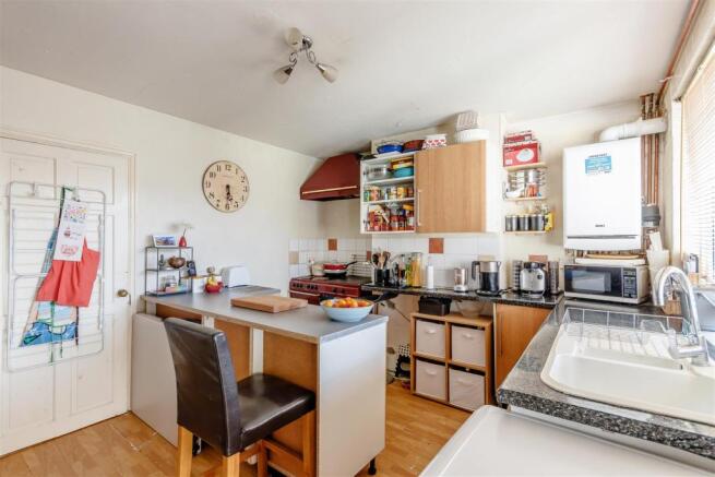 8392897-interior08.jpg