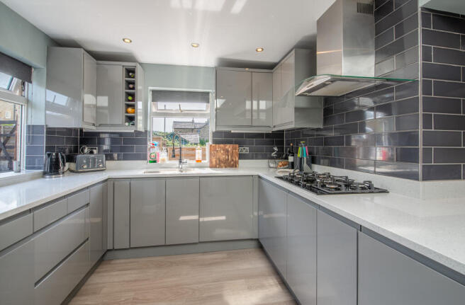 3 bed Semi-Detached for sale Image 8
