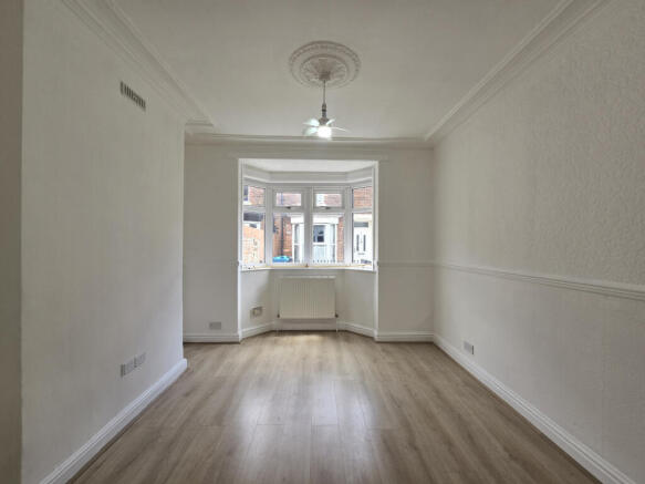 2 bed End of Terrace to rent Image 4