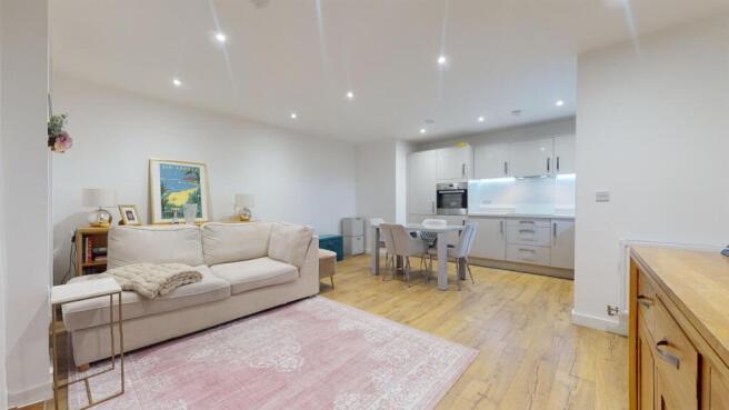 2 Bedroom, New Building, E6 For Sale by Barrain Lo