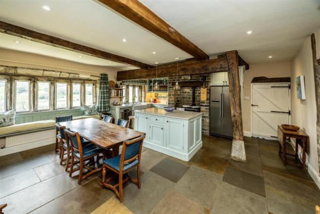 5 bed Detached for sale Image 6
