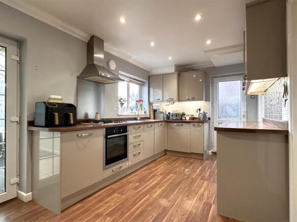Stylish Modern Kitchen 605