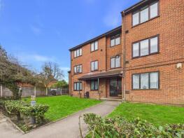 38, The Lawns, Bath Road, Colnbrook, Slough SL3 0NH