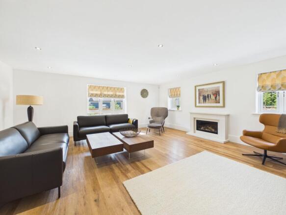 4 bed Detached for sale Image 3