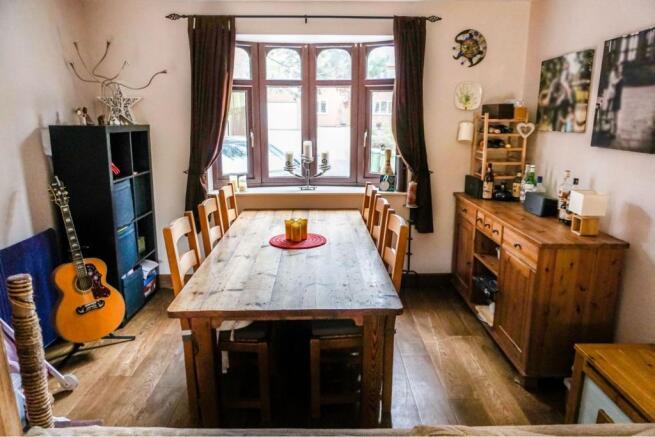 Lounge/Dining Room
