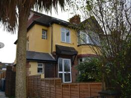 42 Flat 1, Waverley Gardens, North Circular Road, London NW10 7EE