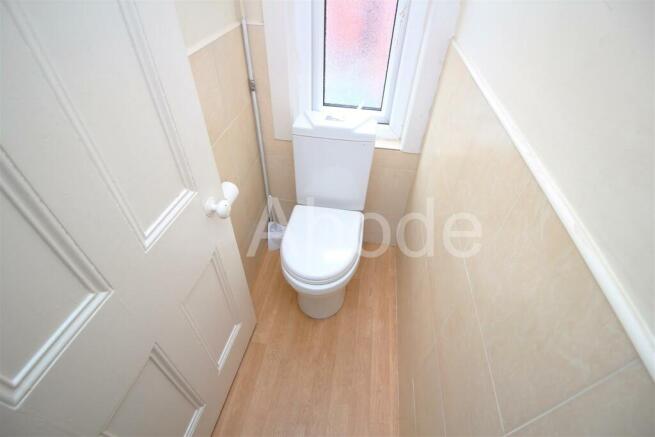 7 bed House to rent Image 8