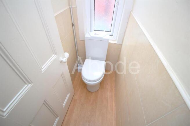 7 bed House to rent Image 8