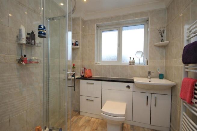 HOUSE SHOWER ROOM/W.C.