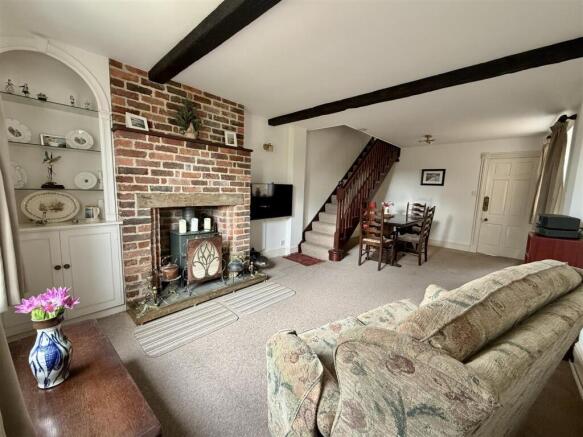 Living/Dining Room: