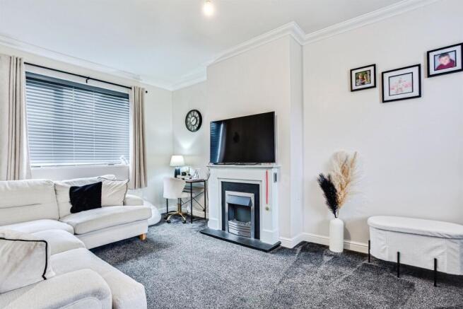 3 bed Semi-Detached for sale Image 6