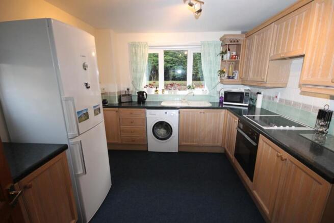 FITTED KITCHEN