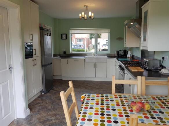 kitchen 2.jpg