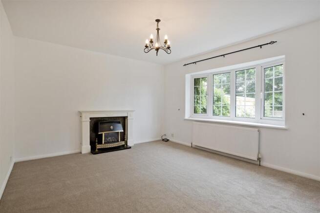 4 bed House for sale Image 6