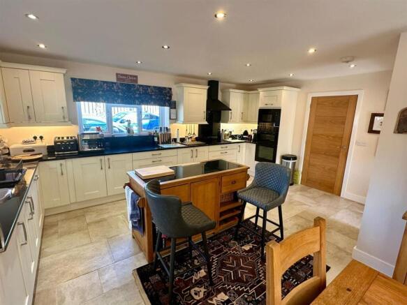 WhatsApp Image 2025-08-13 at 19.59.02_41ccff74.jpg