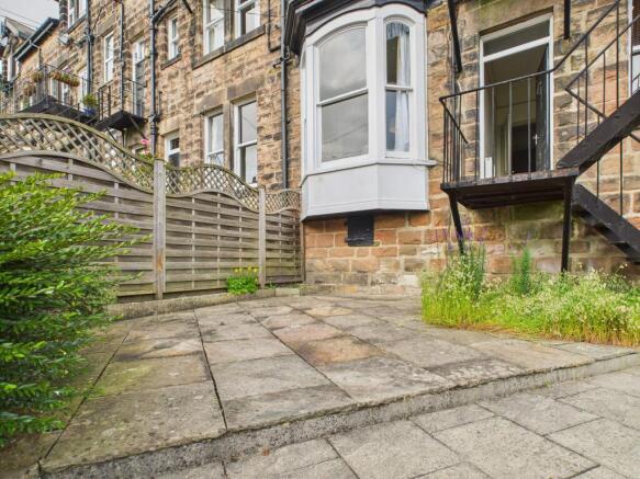 2 bed Flat to rent Image 11