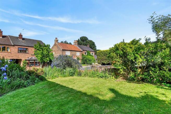 5 bed Semi-Detached for sale Image 12